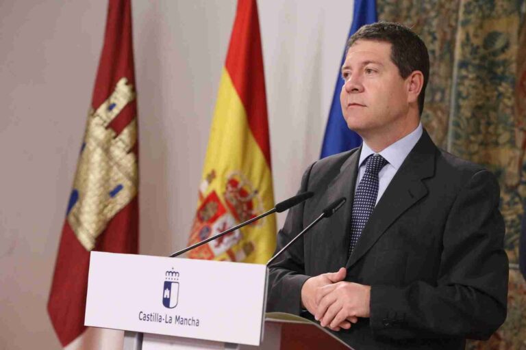 García-Page visita la cooperativa DCOOP-Baco y asiste al Consejo Rector de Cooperativas Agroalimentarias