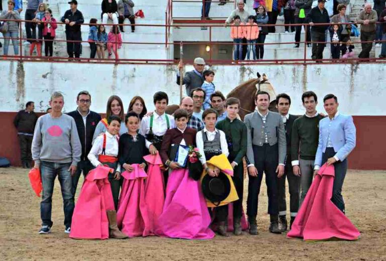 PP Alcázar acompaña a la Escuela Taurina de Alcázar en su clase práctica