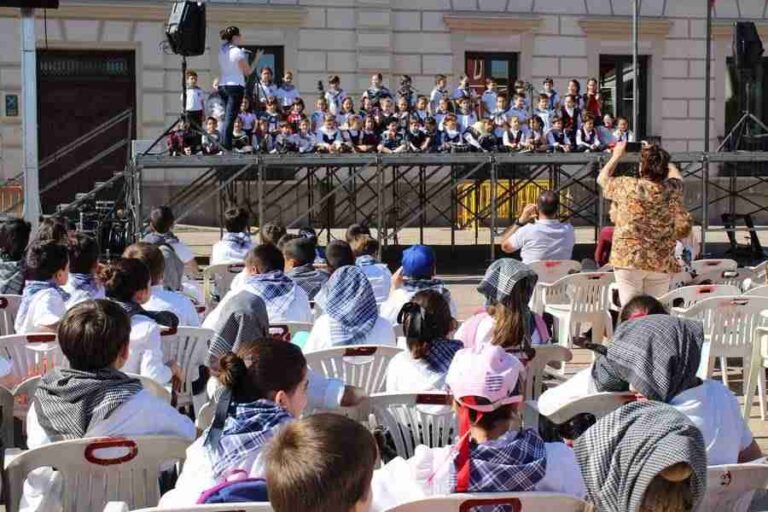 Cuatro colegios de Alcázar de San Juan participaron en la II edición de los Mayos Infantiles