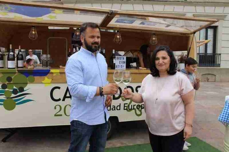 La Caravana del Vino de Cambados pasó por Alcázar de San Juan para promocionar el albariño