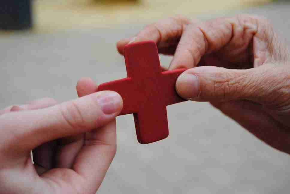 Cruz Roja Alcázar de San Juan se alía con el mundo deportivo para presentar el Sorteo del Oro 2017 1