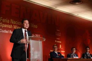 Plan estratégico del sector vitivinícola para aumentar 4 puntos el PIB de Castilla-La Mancha 3 Plan estratégico del sector vitivinícola para aumentar 4 puntos el PIB de Castilla-La Mancha 3