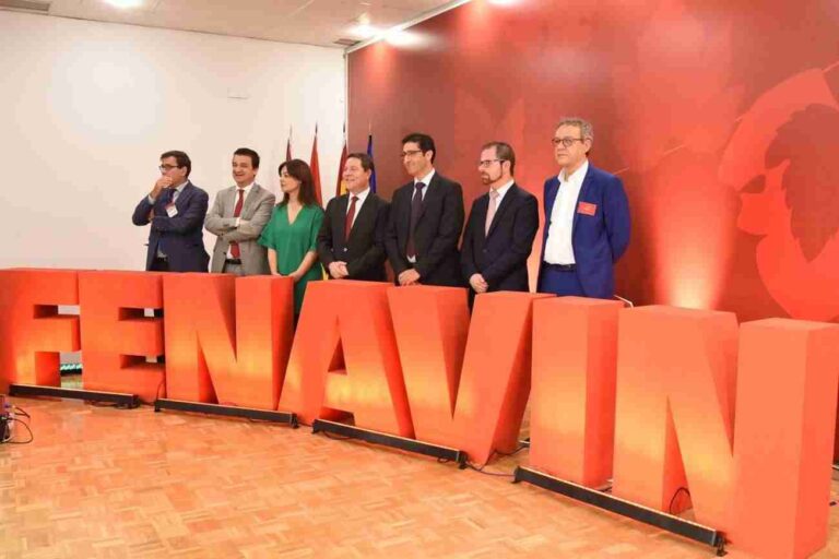 Onda Cero Alcázar premiará a FENAVIN con un «Corazón de La Mancha»