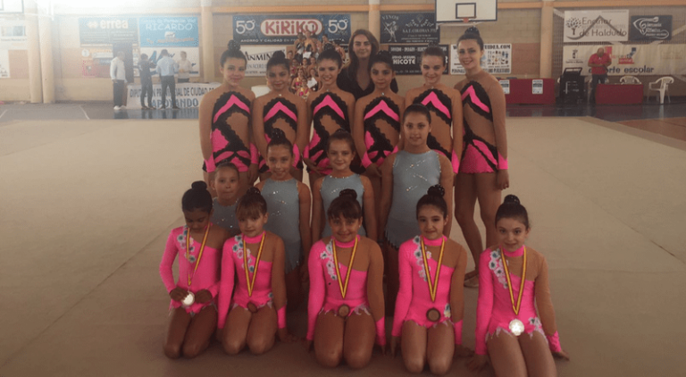 Gran actuación de la Escuela de Alcázar de San Juan dirigida por el Club Rítmica Ros