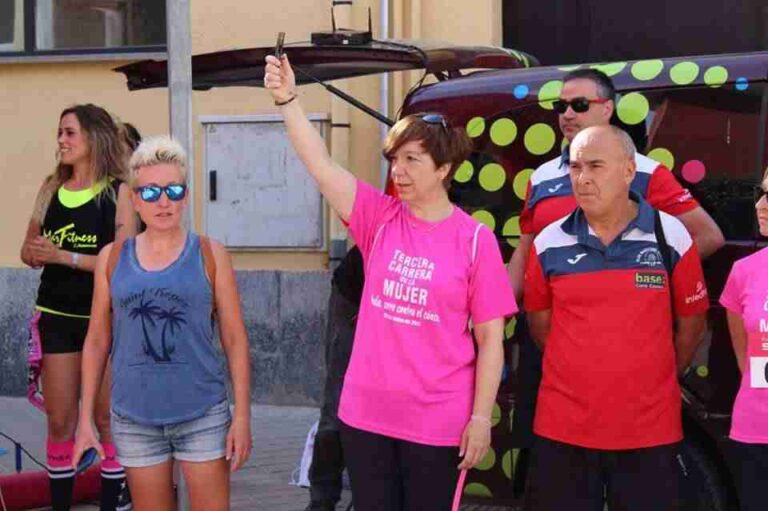 2.000 mujeres tiñeron de rosa Alcázar de San Juan en la III edición de la Carrera de la Mujer