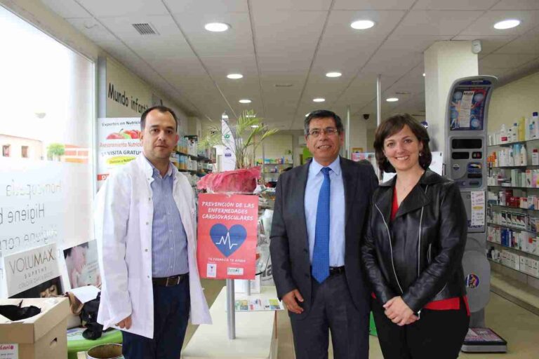 Nicolás destaca el “importante papel” que tienen los farmacéuticos en materia de prevención de la salud