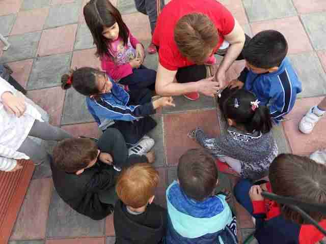 Aprendiendo juegos populares en el Centro de Mayores de Alcázar 1