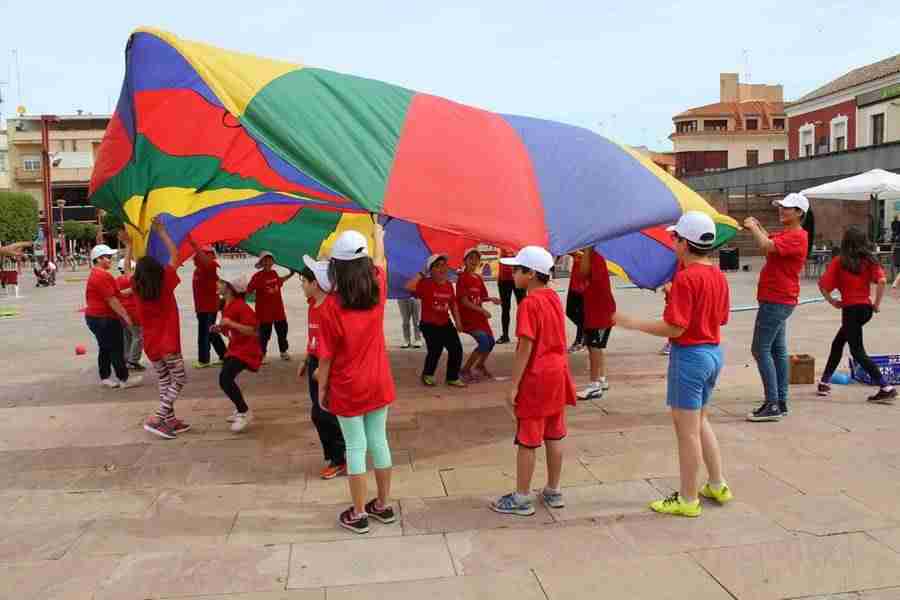 El colegio Juan de Austria saca al alumnado de 4º de Primaria a jugar a la calle 2