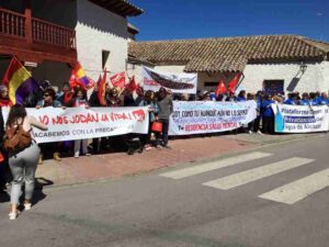 Izquierda Unida Alcázar: Ofrenda floral y manifestación en el 1 de Mayo 1