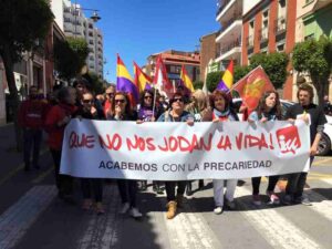 Izquierda Unida Alcázar: Ofrenda floral y manifestación en el 1 de Mayo 2