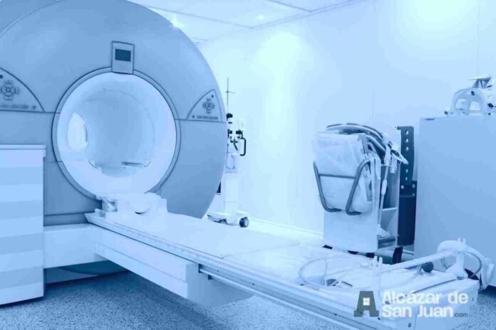 máquina de resonancia magnética TAC.