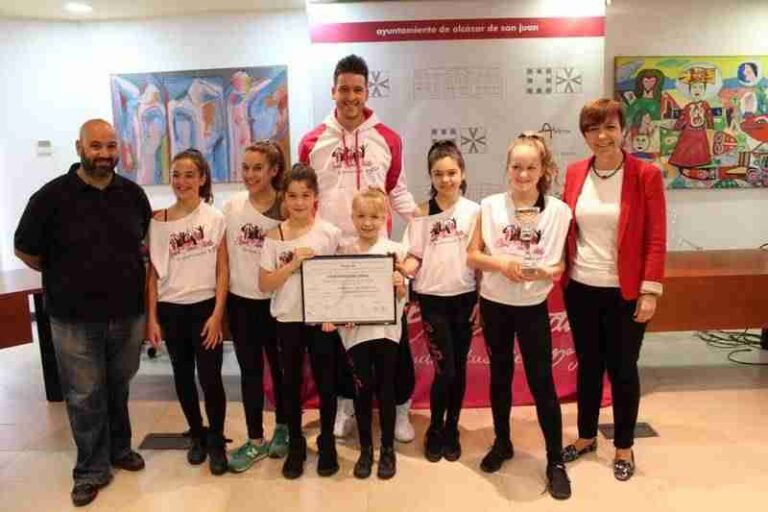 Dance Studio ganadoras del Concurso Nacional de Danza Anaprode, recibidos en el Ayuntamiento
