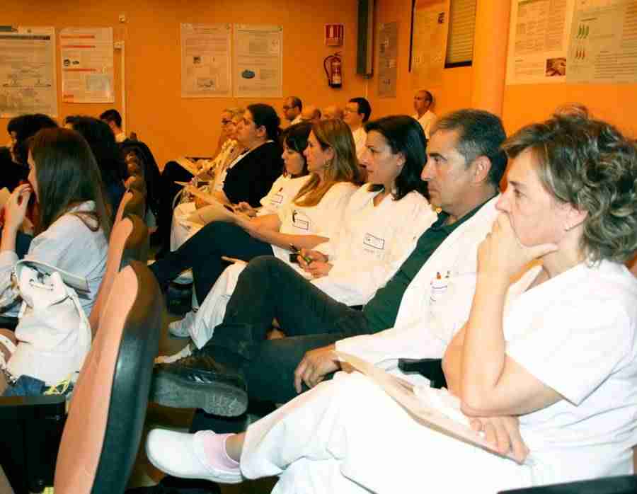 El Hospital Mancha-Centro divulga la actividad científica de su enfermería 1