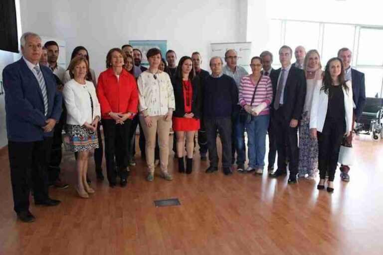 Nueva visita a Alcázar de la Consejera de Bienestar Social para conocer la exposición de productos de ayudas técnicas de Ilunion-Gesinde