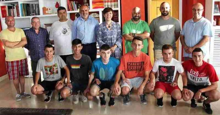 Alcaldesa y concejal de Deportes mostraron su apoyo a los Juveniles del Sporting que jugarán en liga nacional