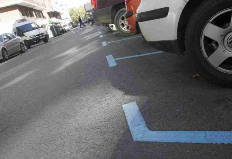 Aprobada la regulación del aparcamiento de vehículos en las vías públicas de Alcázar