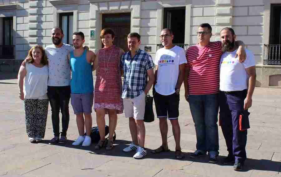 La bandera LGTBI ya luce en el Ayuntamiento 2 La bandera LGTBI ya luce en el Ayuntamiento 2