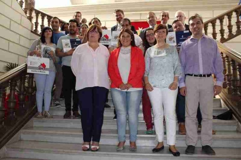 Seis familias más se benefician de las nuevas viviendas rehabilitadas en el Barrio de La Pradera