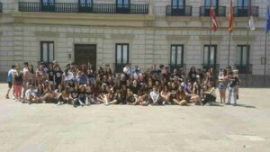 Batucada y flashmob en la Plaza de España por los alumnos del IES Miguel de Cervantes 4