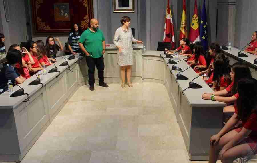Recepción en el Ayuntamiento de las campeonas del Alcázar Fútbol Sala 3