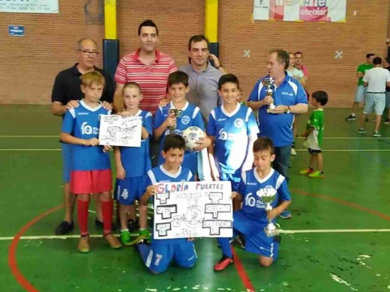 Entrega de trofeos de la liga escolar de fútbol y del Trofeo IMD
