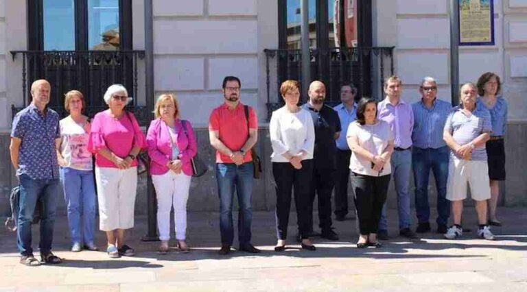 Alcázar vuelve a sumarse a la condena de la violencia terrorista con un minuto de silencio