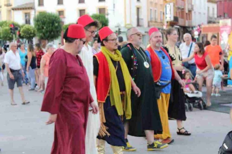 Recepción de la escuadra de Elda que desfilará en Moros y Cristianos