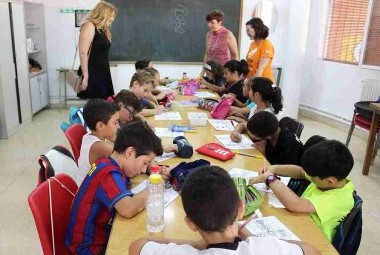 Más de un centenar de niños y niñas disfrutan de sus días de verano en el ‘Tiempo Guay’