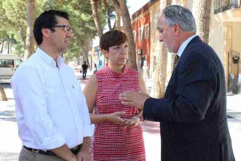 Finalizan las obras de la Avenida de Cervera mejorando la zona peatonal e incorporan un carril bici