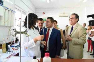 La Estación de Viticultura y Enología en Alcázar de San Juan es inaugurada porGarcía Page 3