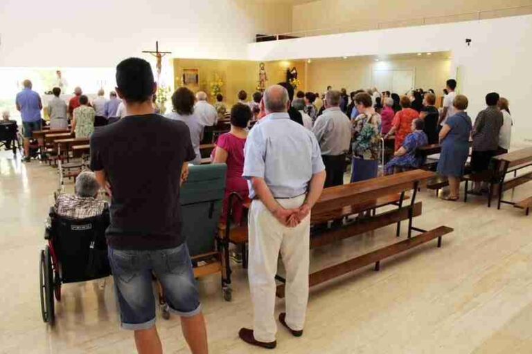 Los hosteleros celebran su día con una misa a Santa Marta