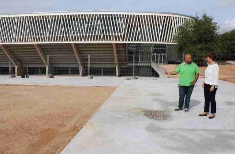 Finalizados los accesos principales del pabellón Vicente Paniagua que abrirá sus puertas esta temporada