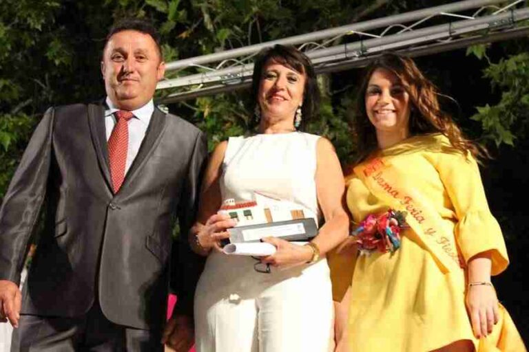 Caridad Simón Ucendo pregonera en las fiestas de Cinco Casas