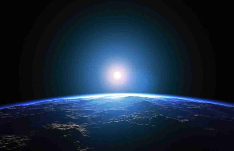 ¿Por dónde sale realmente el Sol?