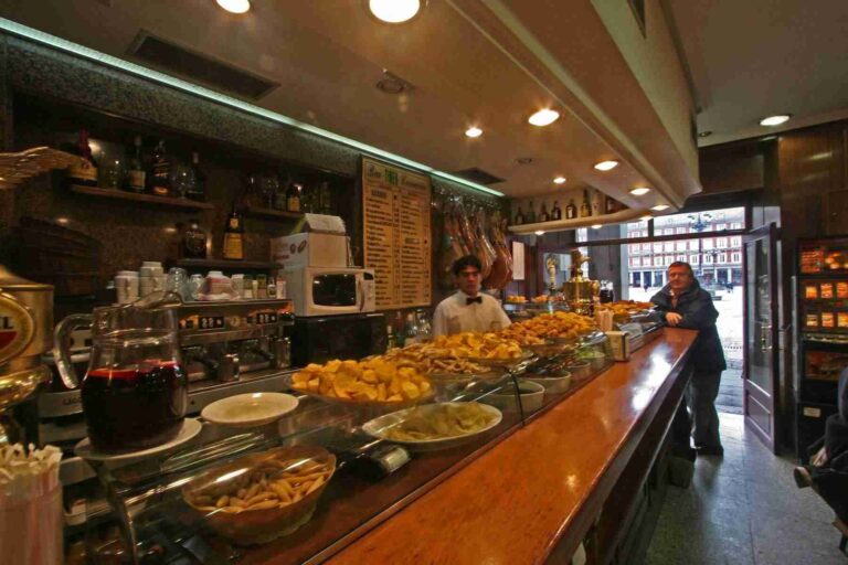 Los mejores bares de Madrid para tomar una caña y tapas