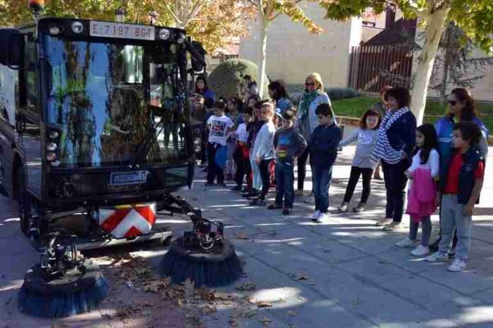 250-escolares-de-ciudad-real-se-conciencian-sobre-la-limpieza-de-la-ciudad-en-el-parque-de-gasset.jpg
