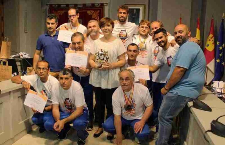 El Club Asodisal visita el Ayuntamiento como campeón de España -en Segunda División B- de fútbol inclusivo.