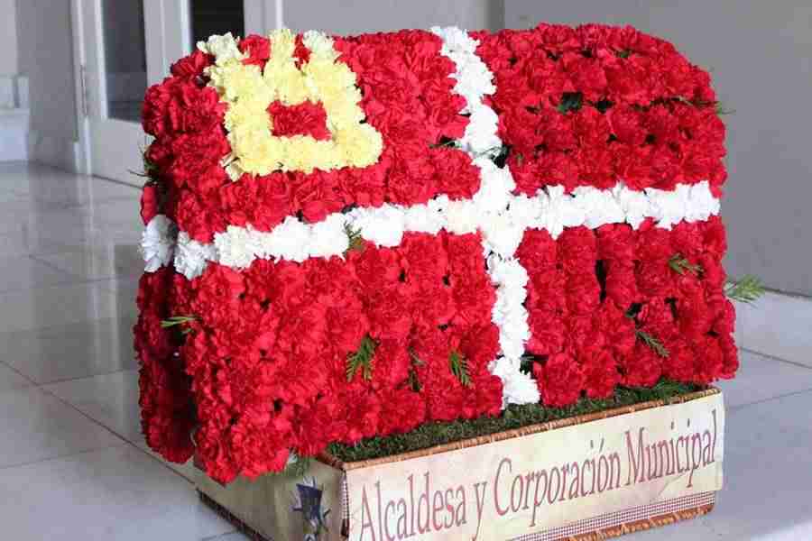 Flores, recuerdo a los alcazareños ausentes y procesión en las Fiestas en honor de la Virgen del Rosario 2