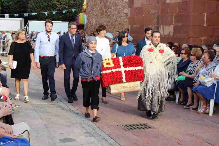 Flores, recuerdo a los alcazareños ausentes y procesión en las Fiestas en honor de la Virgen del Rosario 5