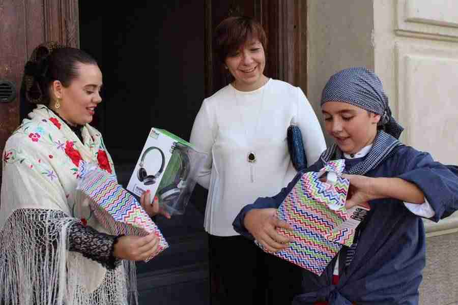 Flores, recuerdo a los alcazareños ausentes y procesión en las Fiestas en honor de la Virgen del Rosario 7