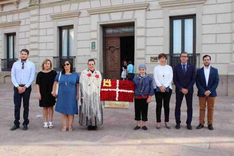 Flores, recuerdo a los alcazareños ausentes y procesión en las Fiestas en honor de la Virgen del Rosario