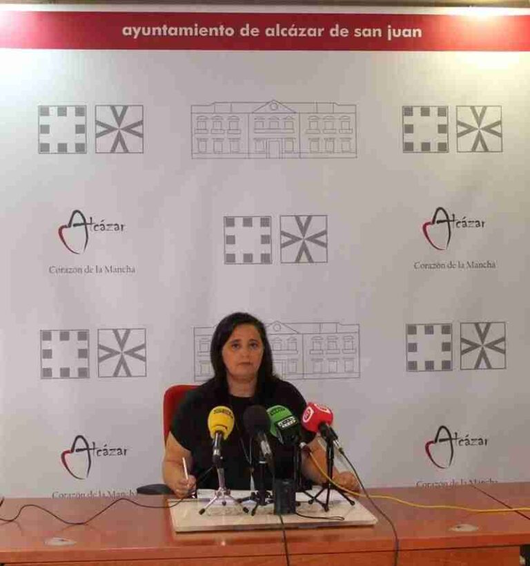 La teniente de alcalde Rosa Idalia Cruz ha dado cuenta de los acuerdos de la última Junta Local de Gobierno.