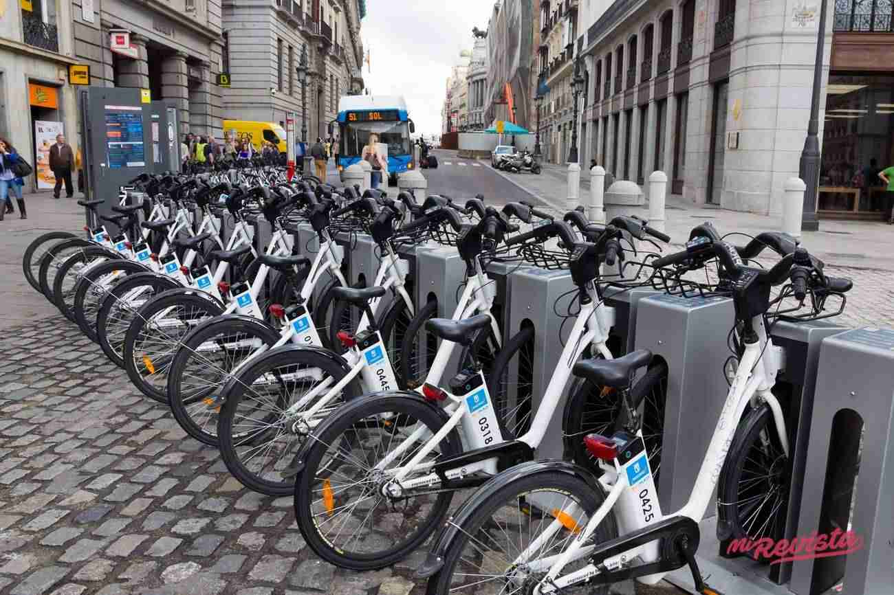 Desplazarse en bicicleta es considerado por el 41% de los españoles como peligroso 2 BiciMAD, las bicicletas de Madrid.