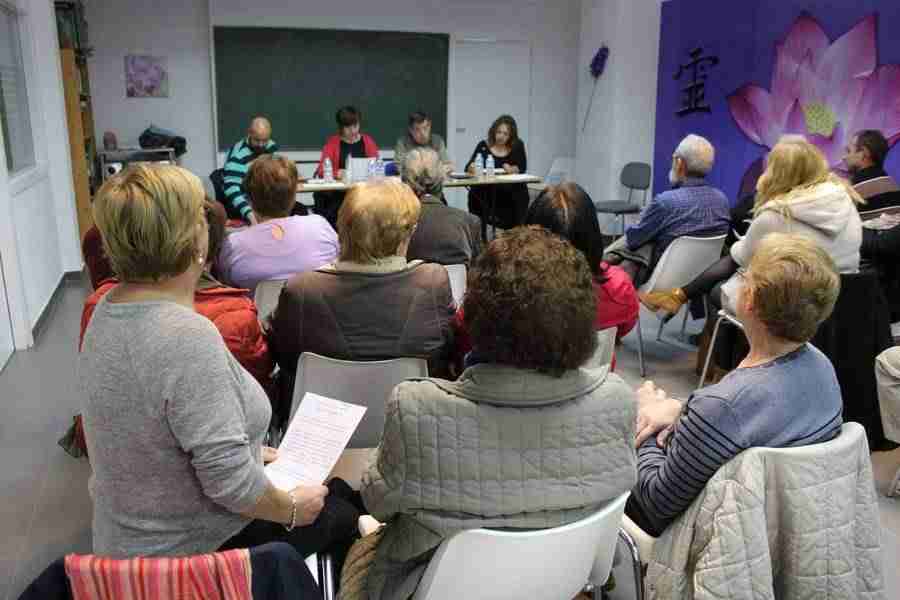 Rosa Melchor participa en la asamblea de la asociación de vecinos del barrio 'El Santo' 1