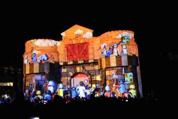 ‘Toledo tiene estrella’ congrega en la Puerta de Bisagra a cientos de espectadores para disfrutar de este emocionante espectáculo 2 18_espectaculo_navidad