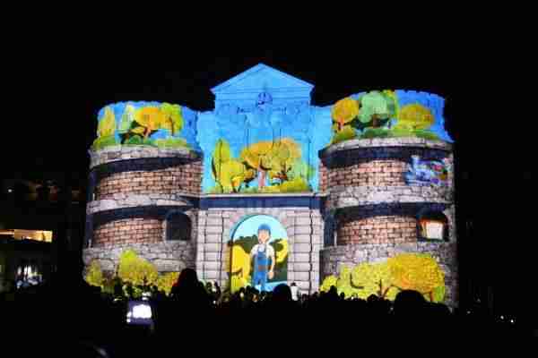 ‘Toledo tiene estrella’ congrega en la Puerta de Bisagra a cientos de espectadores para disfrutar de este emocionante espectáculo 1 13_espectaculo_navidad