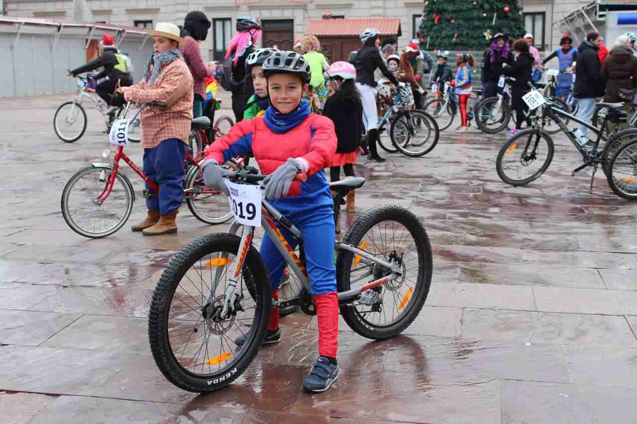 Cerca de cien personas participaron en la Ciclalgata 2017 11