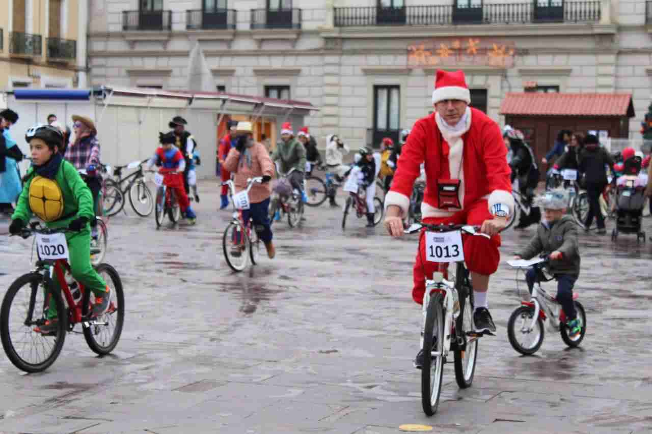 Cerca de cien personas participaron en la Ciclalgata 2017 3