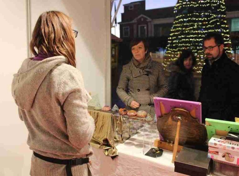 Inaugurado el VI Mercado de Artesanía Navideño