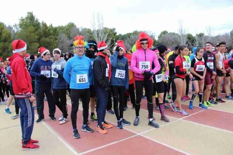 El año 2017 concluyó en Alcázar con uvas solidarias y la tradicional San Silvestre